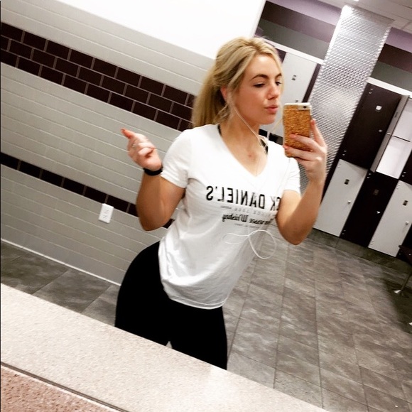 Meet your Posher, Alyssa - Picture 2 of 2